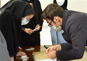 کارگاه آموزشی روش های بخیه زنی توسط گروه داخلی جراحی و اتاق عمل دانشکده برگزار گردید.