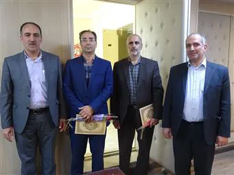 A ceremony was held to celebrate the teacher's day