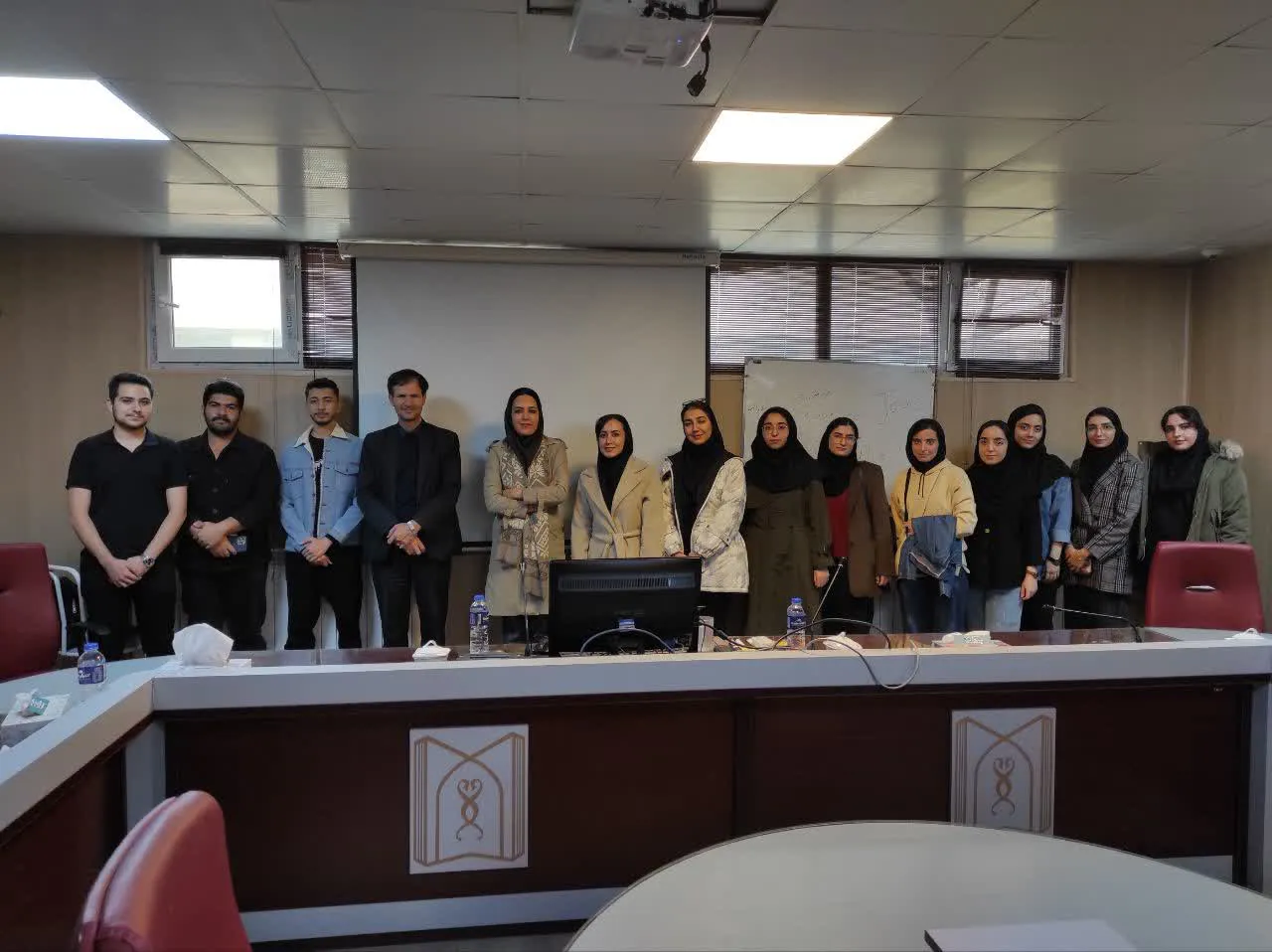 کارگاه «جستجوی مقدماتی در پایگاه‌های داده» با حضور پرشور دانشجویان برگزار شد.