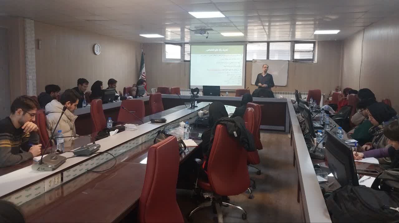 در مدرسه پاییزه تحقیقات کمی، کارگاه «پروپوزال نویسی» روز دوشنبه ۱ دی ۱۴۰۴ با حضور پرشور دانشجویان دانشکده پرستاری و مامایی تبریز برگزار شد.