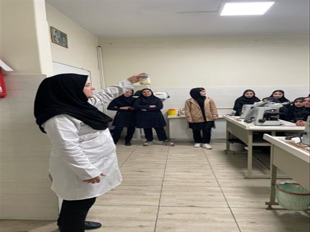 بازدید دانش آموزان دبیرستان بشارت تبریز