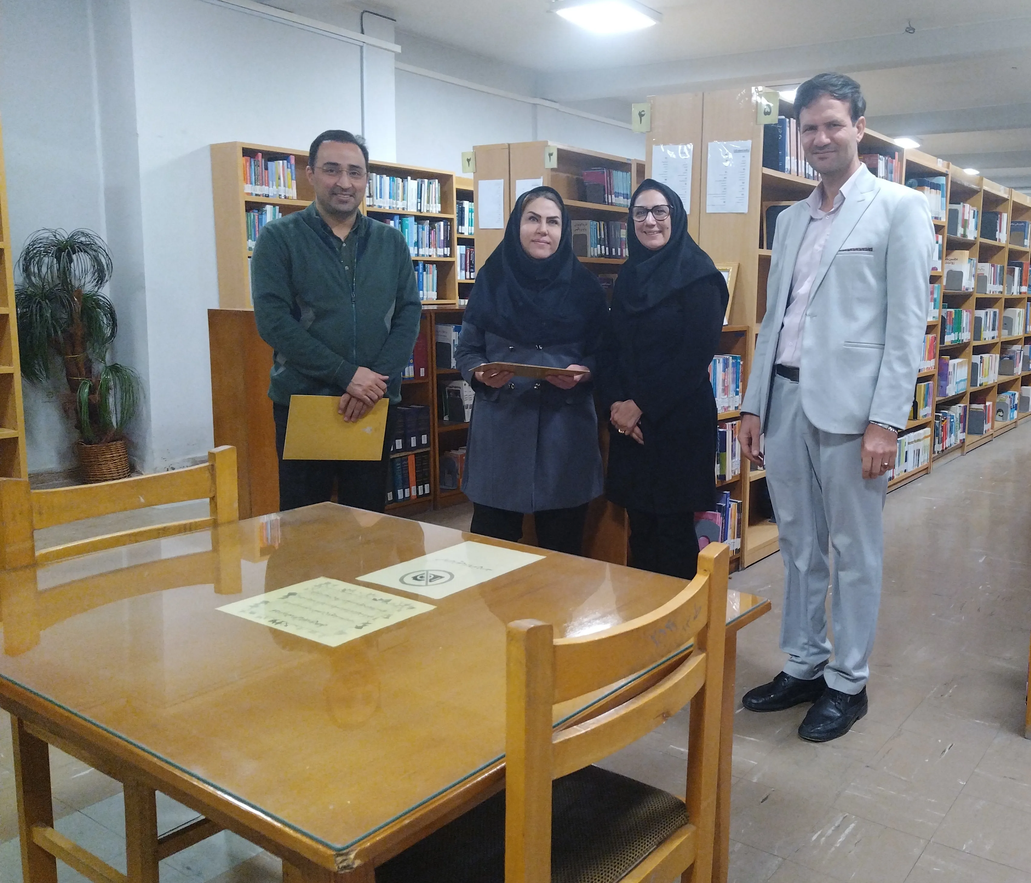 تقدیر از همکاران کتابخانه دانشکده به مناسبت روز کتابدار 